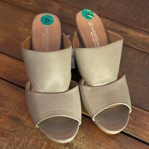 Naturalizer Women's Tan Slide Sandals size 8